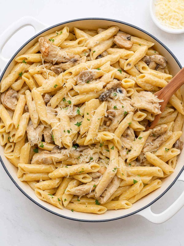Creamy Chicken Pasta With Mashroom ( 1 : 3 )